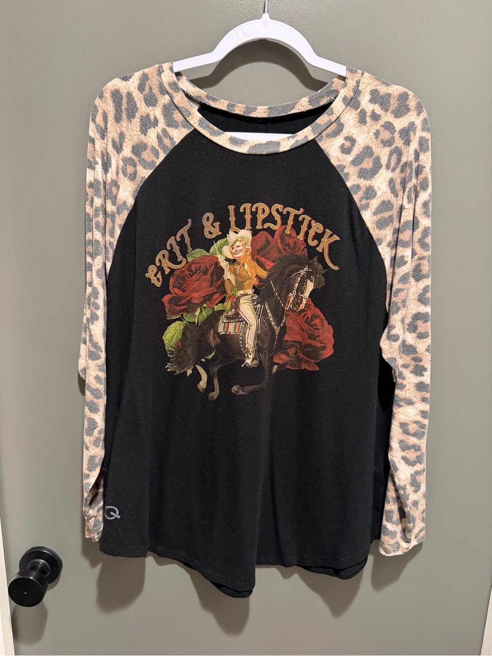 Rodeo Quincy Grit & Lipstick Graphic Raglan Top with Leopard Sleeves